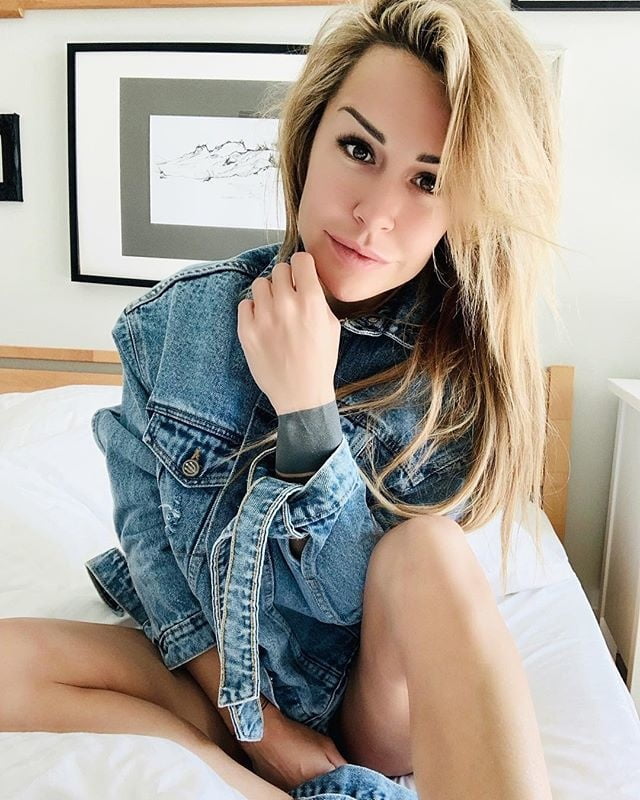 Blanka lipinska
 #90042696