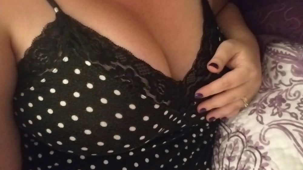 Frisky housewife mild teasing phots from the last few days.. #106696976