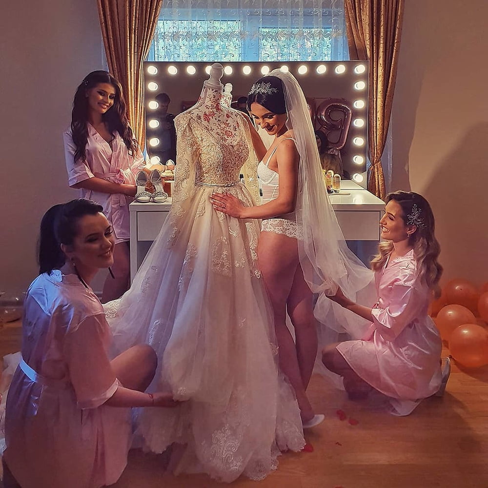 Brides and Bridesmaids Dressing #81700494