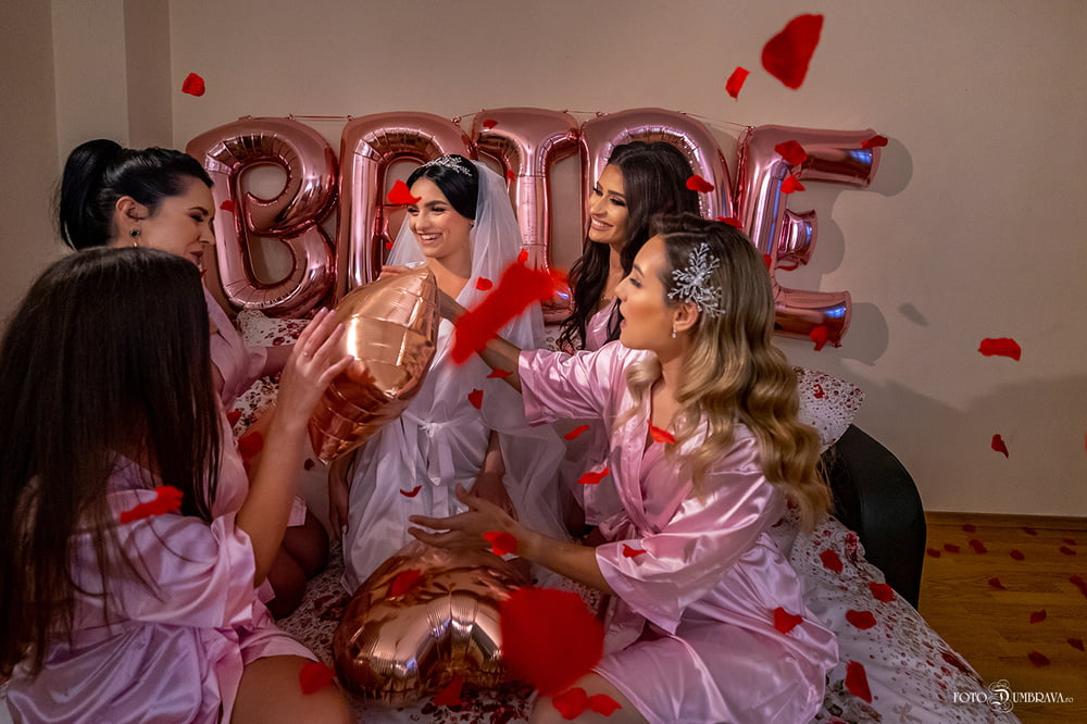 Brides and Bridesmaids Dressing #81700504