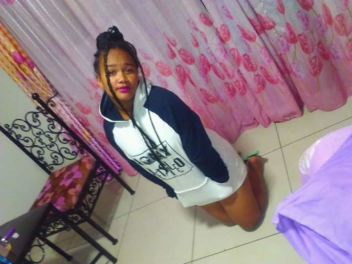 Rojo fotsyni
 #93881307