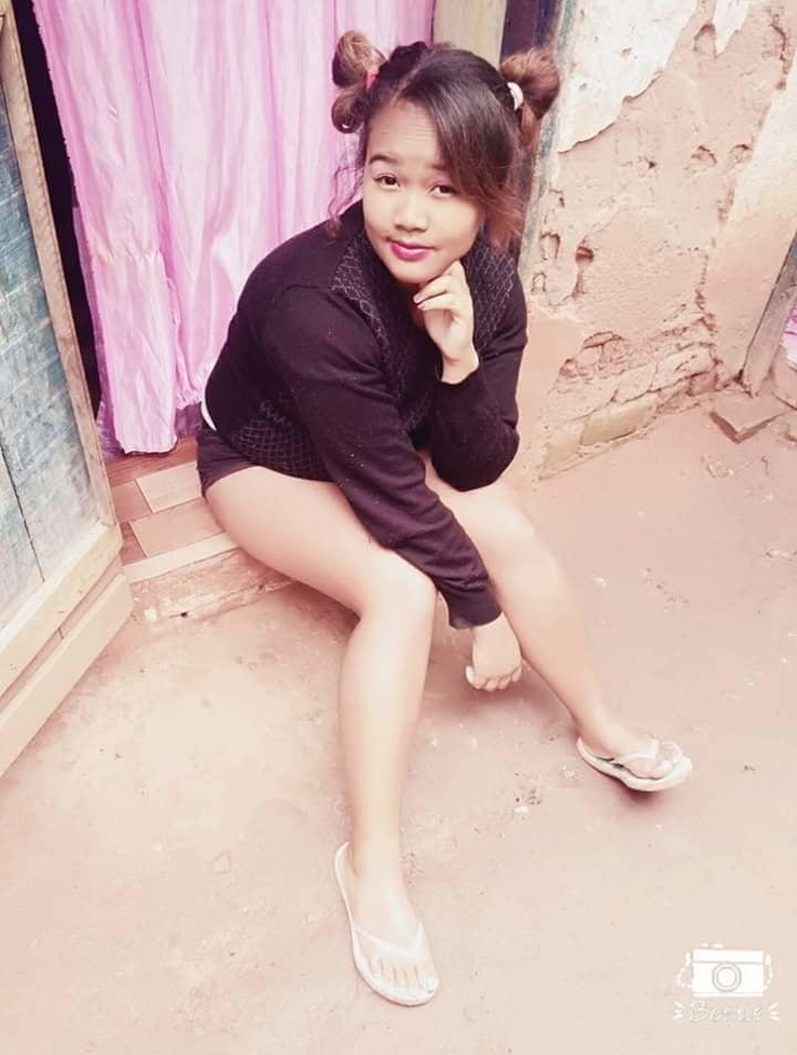 Rojo fotsyni #93881328