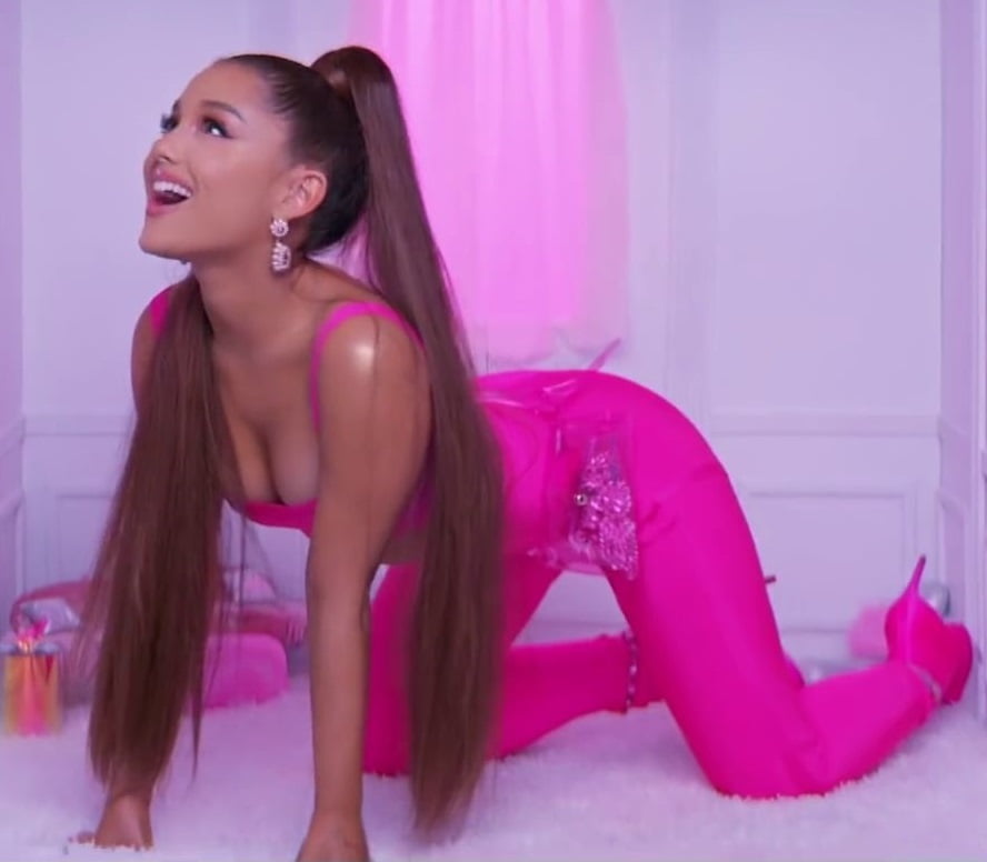 Ariana grande fit as fuck 2
 #79881902