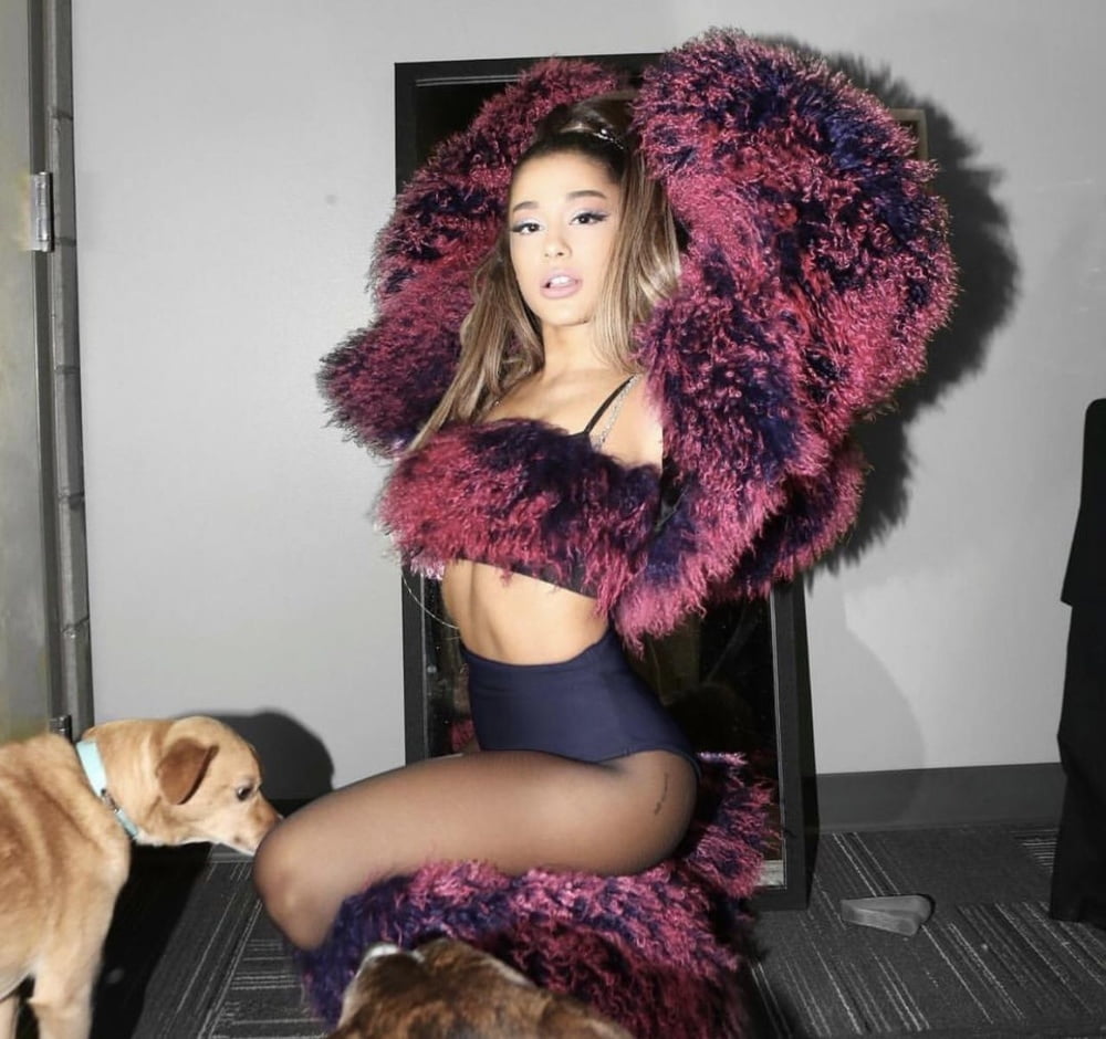 Ariana grande fit as fuck 2
 #79881964