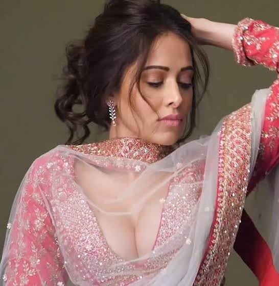 Nushrat bharucha sexy heiß
 #103801400