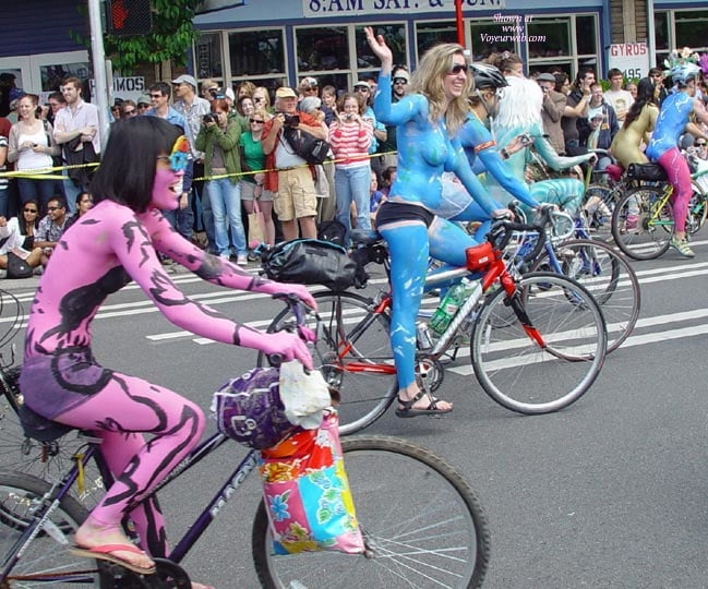 Nackte Fahrradfahrten, nackt in der Öffentlichkeit, Fantasyfest etc
 #87434521