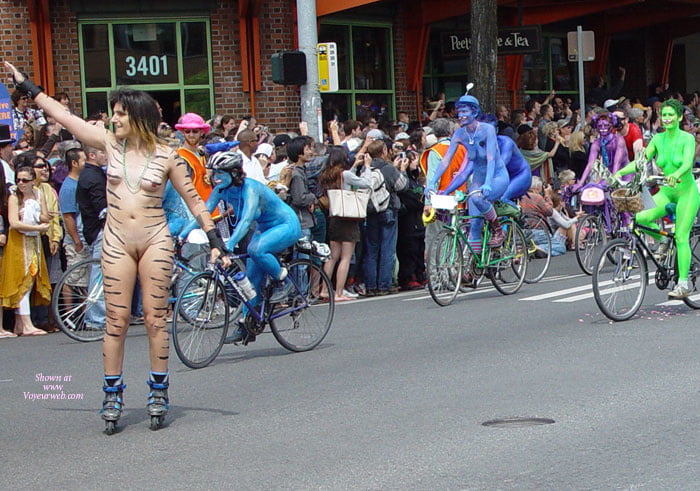 Nackte Fahrradfahrten, nackt in der Öffentlichkeit, Fantasyfest etc
 #87434532