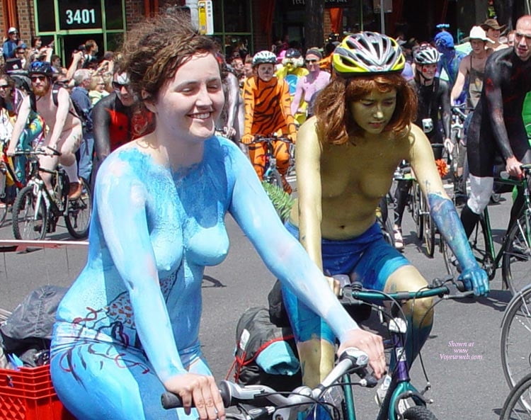 Nackte Fahrradfahrten, nackt in der Öffentlichkeit, Fantasyfest etc
 #87434772