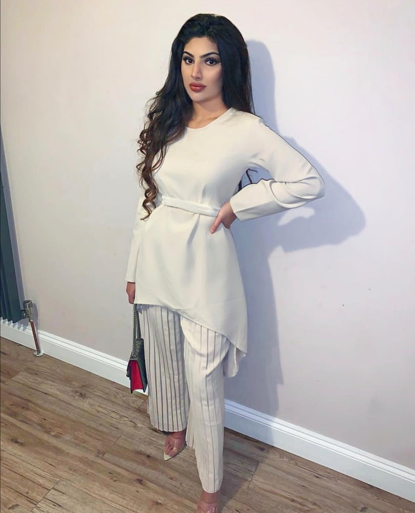Hottest paki girl from maidenhead london pakistani classy
 #104846172