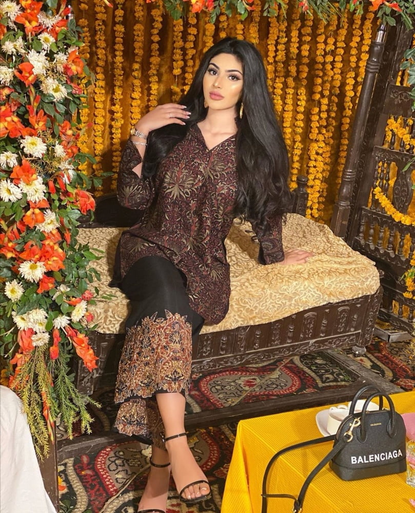 Hottest paki girl from maidenhead london pakistani classy
 #104846191