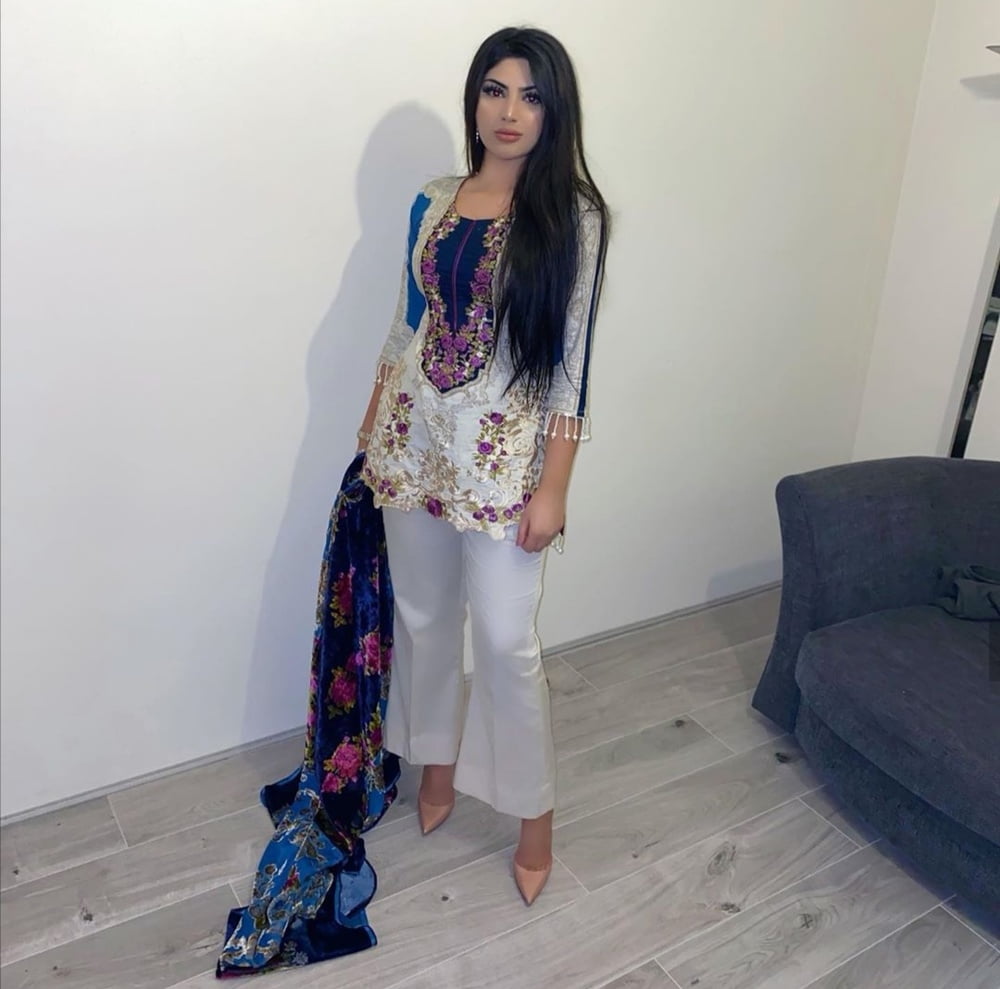 Hottest paki girl from maidenhead london pakistani classy
 #104846194