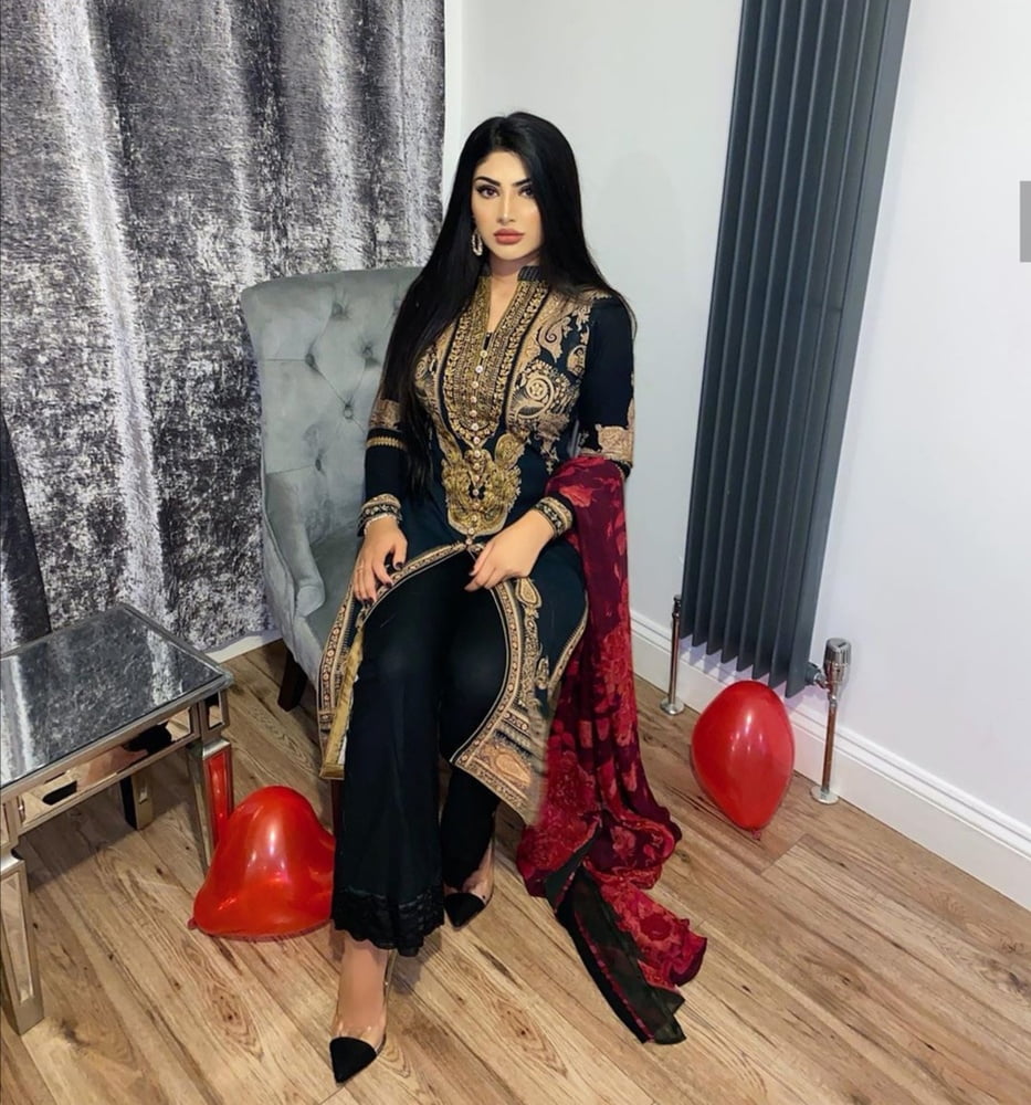 Hottest paki girl from maidenhead london pakistani classy
 #104846197