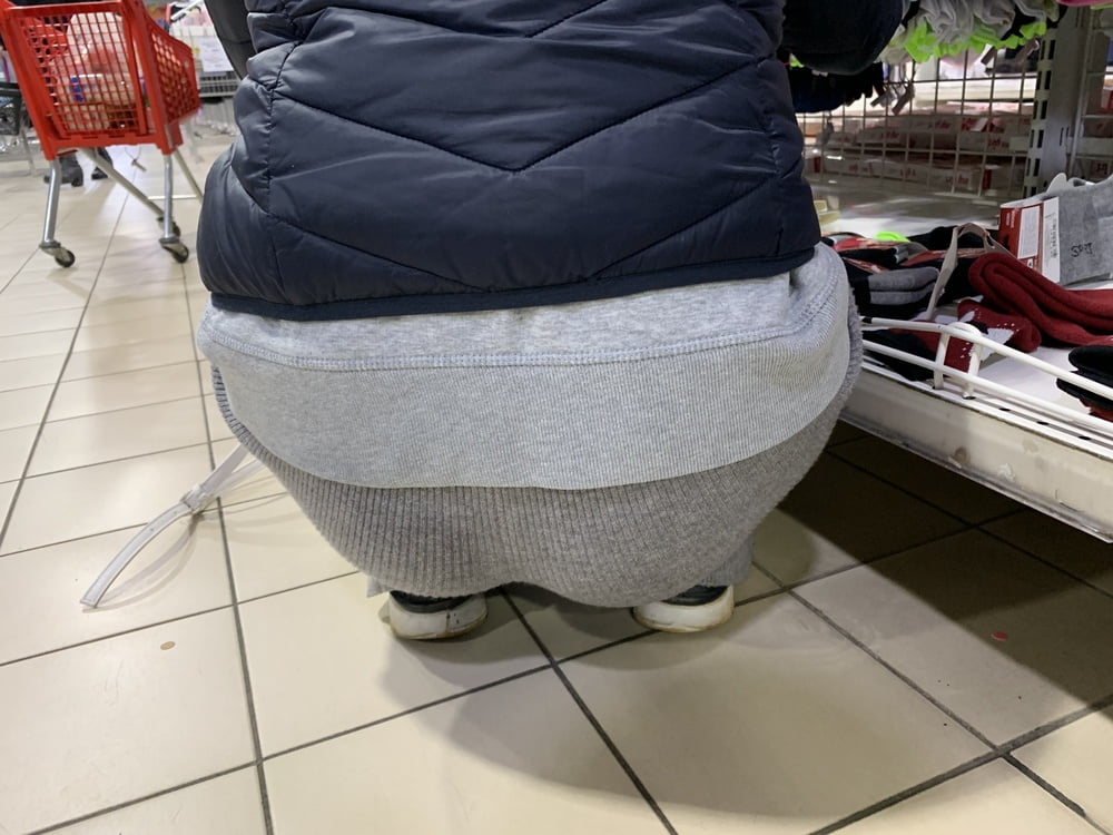 Junge Mutter mit gutem Arsch
 #104431829