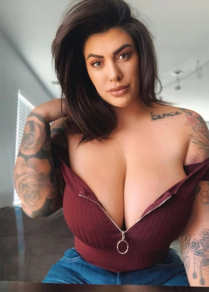 Tetas ..... cómo profundo su escote 1.0
 #90869440