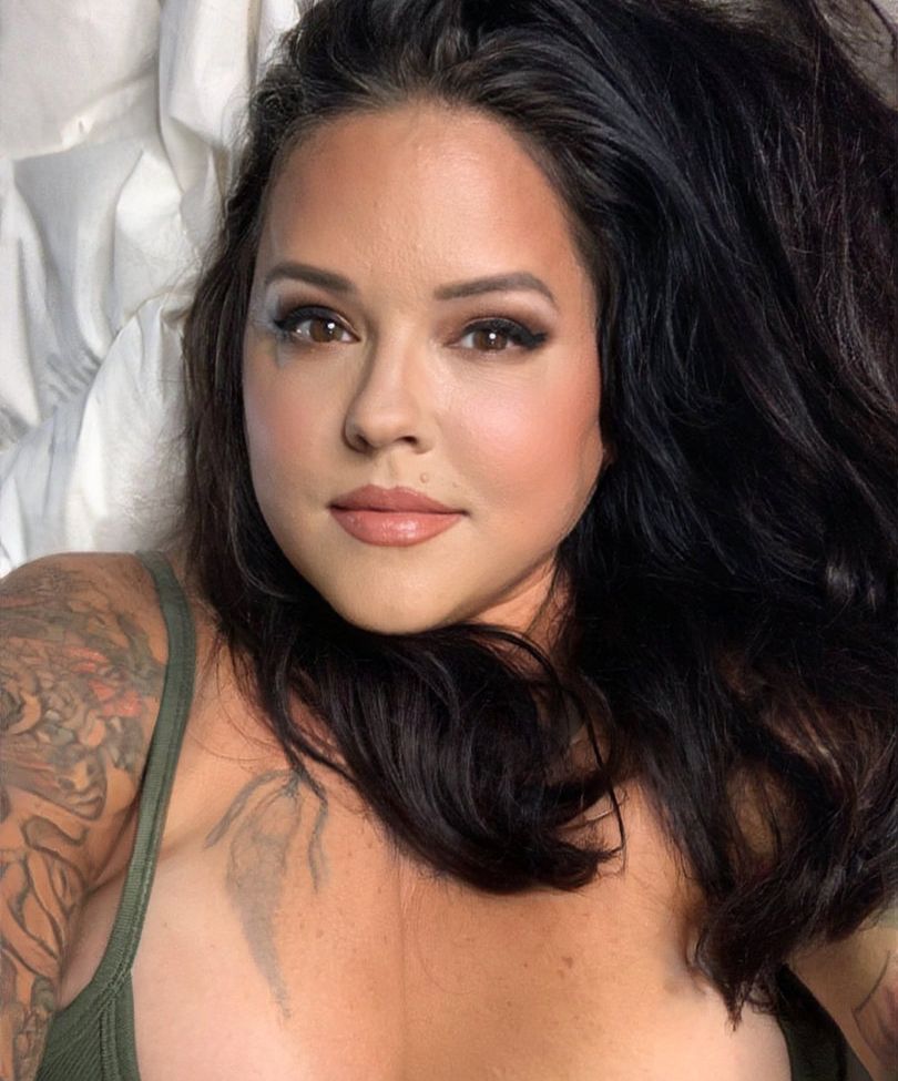 Rebecca Parrot nude #109079059