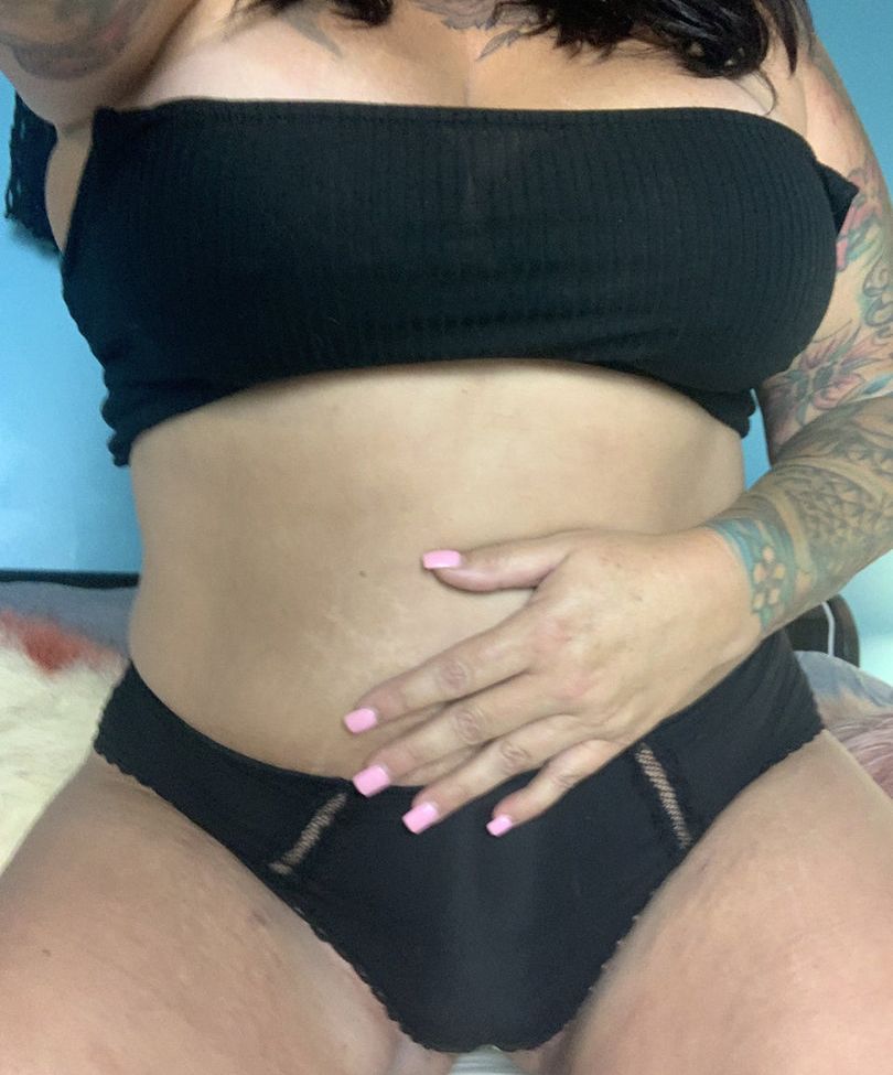 Rebecca Parrot nude #109079064