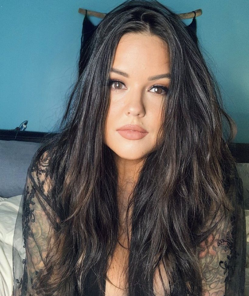 Rebecca Parrot nude #109079065