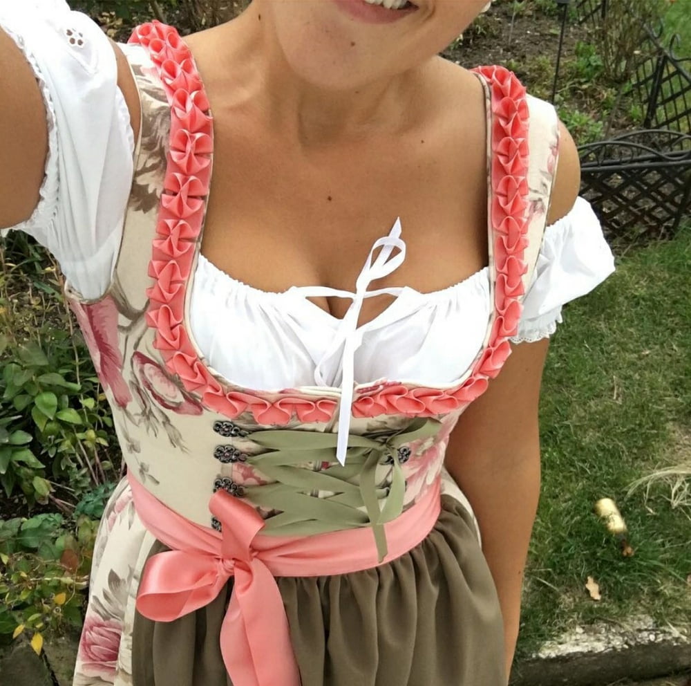 Sexy Dirndl Girls 398 #79828228