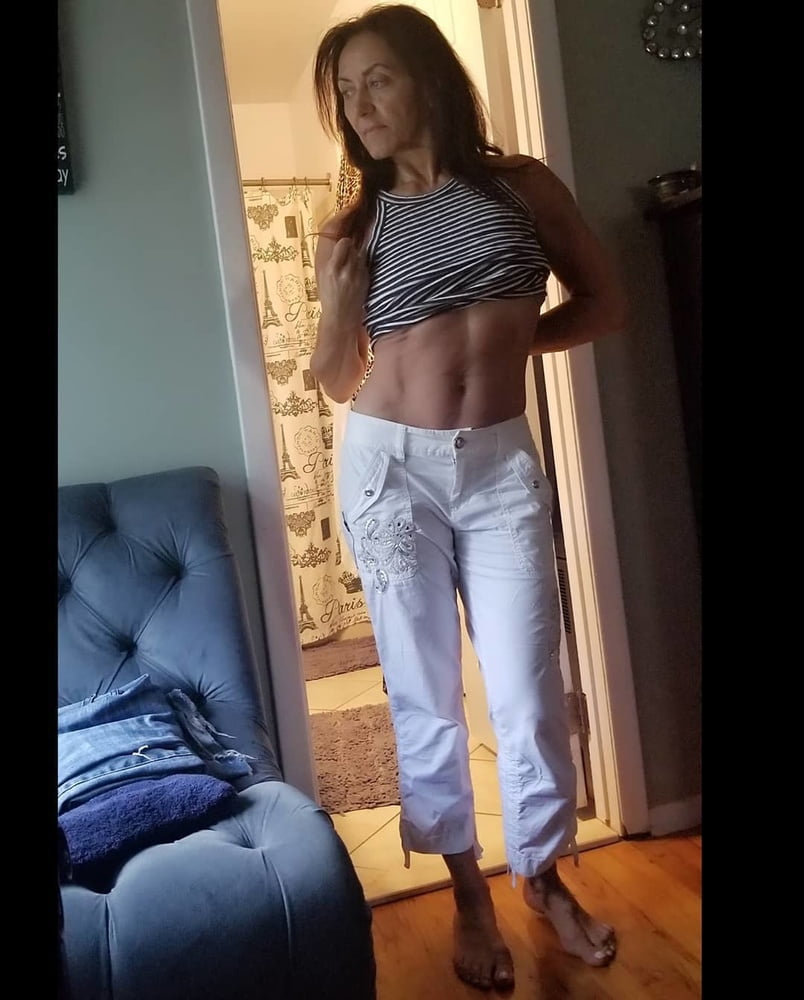 Tundefit fitness mom 55 ans très sexy
 #94220253