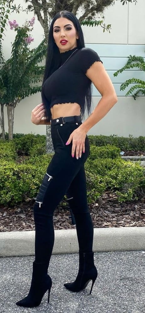 Icónico wwe puta billie kay es una puta de mierda desagradable
 #81923982