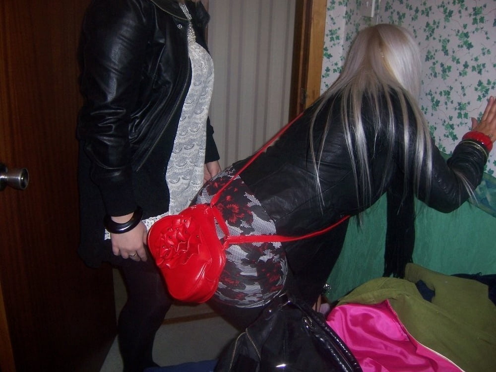 Sac à main en cuir pvc latex
 #104841036