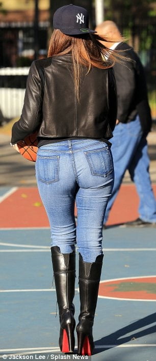 Weibliche Berühmtheit Stiefel & Leder - khloe k
 #103349067
