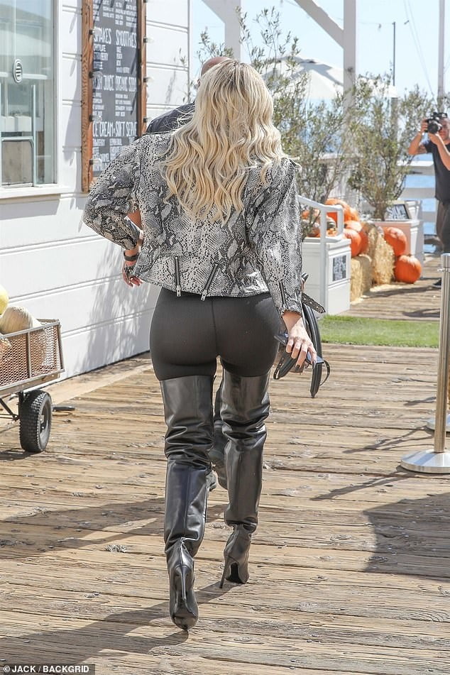 Célébrité féminine bottes et cuir - khloe k
 #103349160