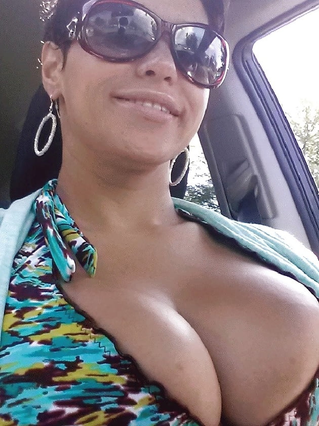 巨大な乳房を持つラテン系の売春婦jenn #106418432