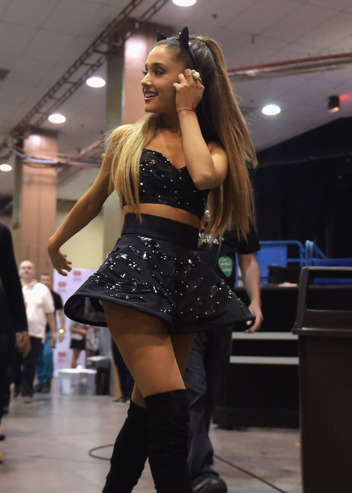 Ariana grande con stivali vol 08
 #103092500