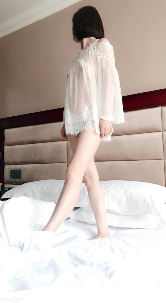 Sexy chinesisches Mädchen
 #82126417