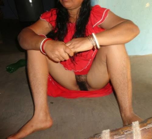 Desi MILFs hidden image #105804441