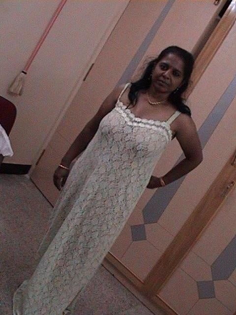 Desi milfs verstecktes Bild
 #105804498