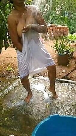 Desi MILFs hidden image #105804672