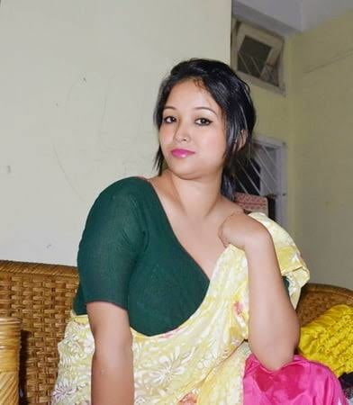 Desi MILFs hidden image #105804676