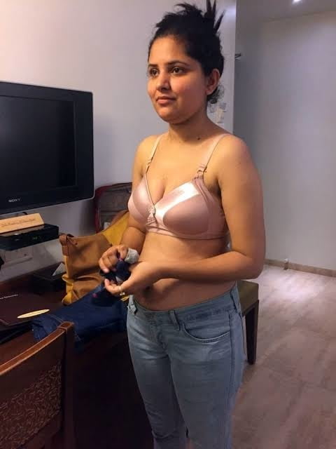 Desi MILFs hidden image #105804737