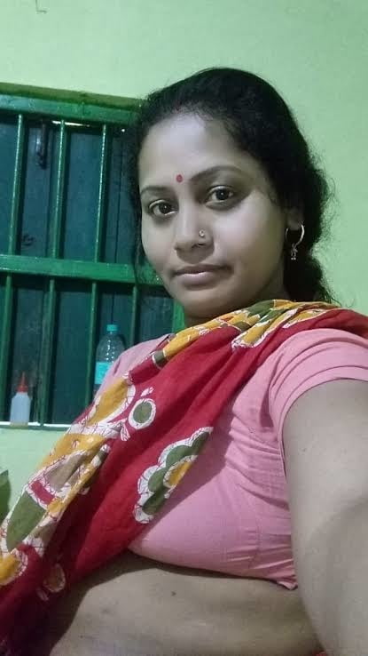 Desi MILFs hidden image #105804934