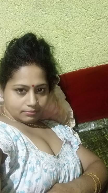 Desi MILFs hidden image #105804940