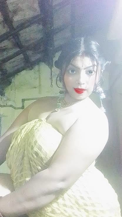 Desi MILFs hidden image #105804964