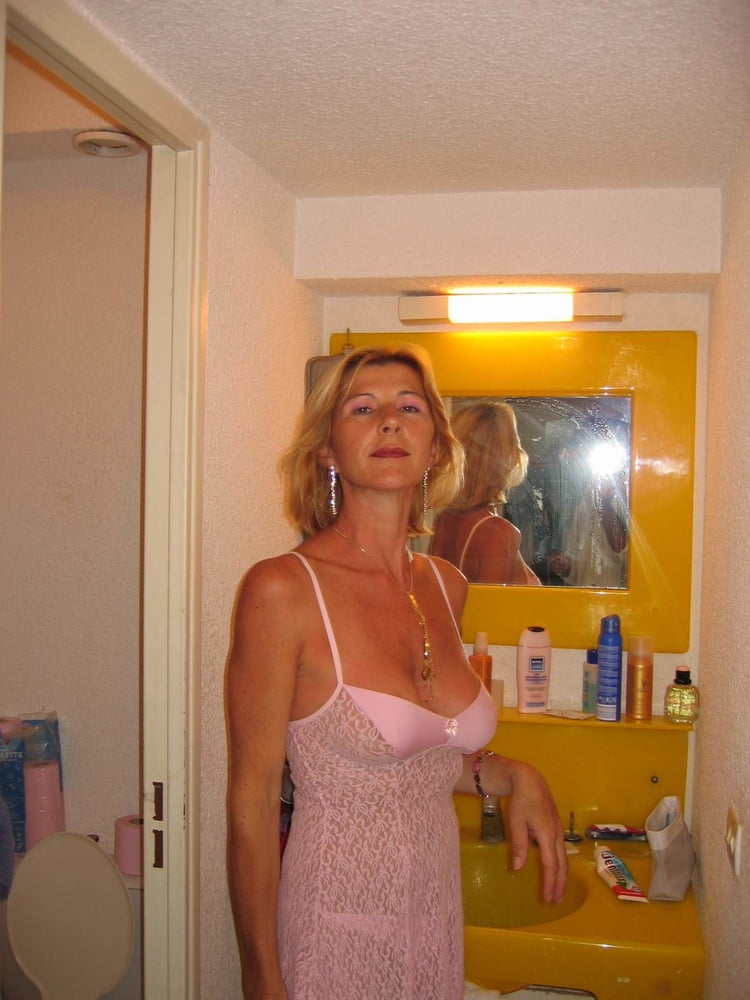 Ihre Mutter milf dumme Hure ist eine exponierte Webwhore cumslut
 #99064650