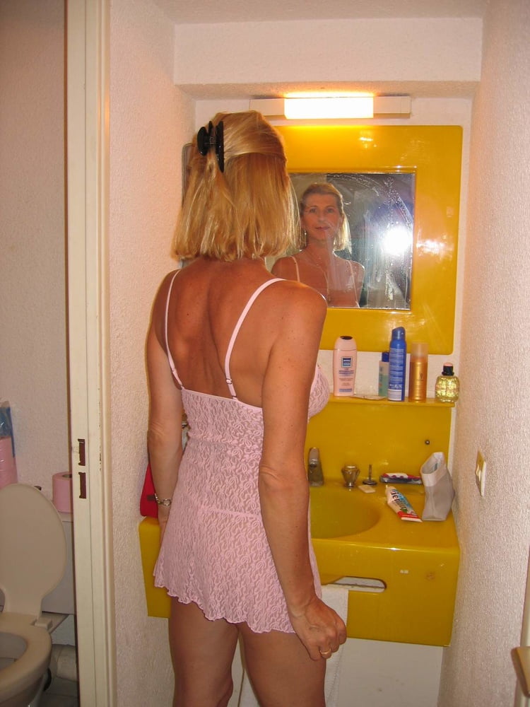 Ihre Mutter milf dumme Hure ist eine exponierte Webwhore cumslut
 #99064653