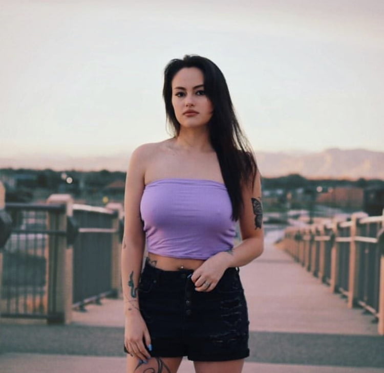 Braless milfs
 #100843663