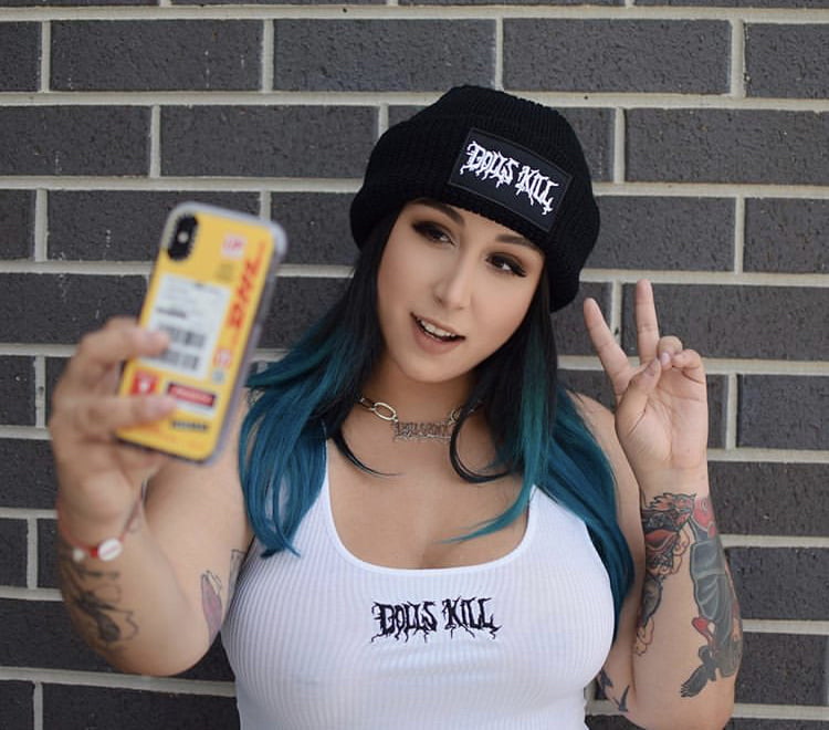 Braless milfs
 #100843677