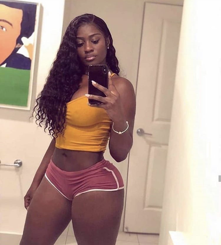 Braless milfs
 #100843687