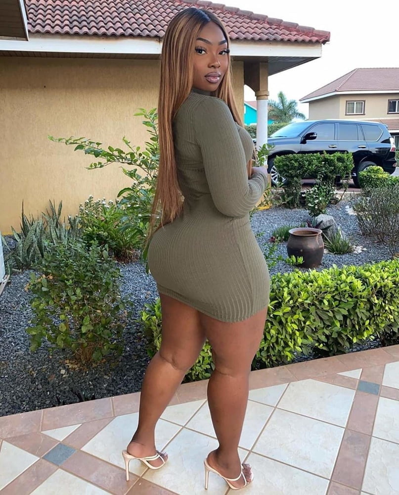 Nicht nackt
 #92661151