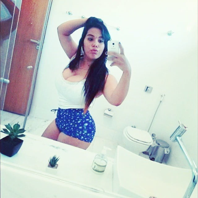 Putita tetona
 #88149423