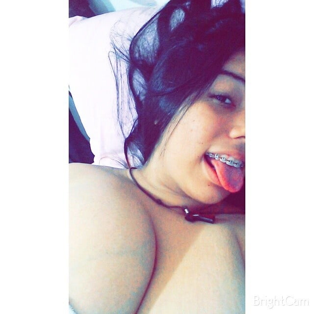 Putita tetona
 #88149470