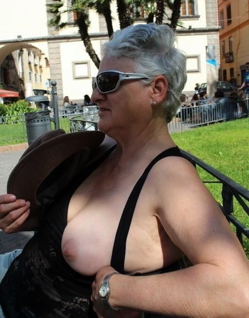 熟女とおばさん 487
 #88421089