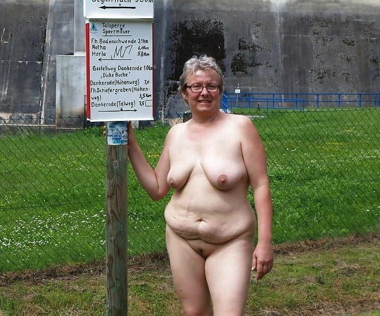 熟女とおばさん 487
 #88421164