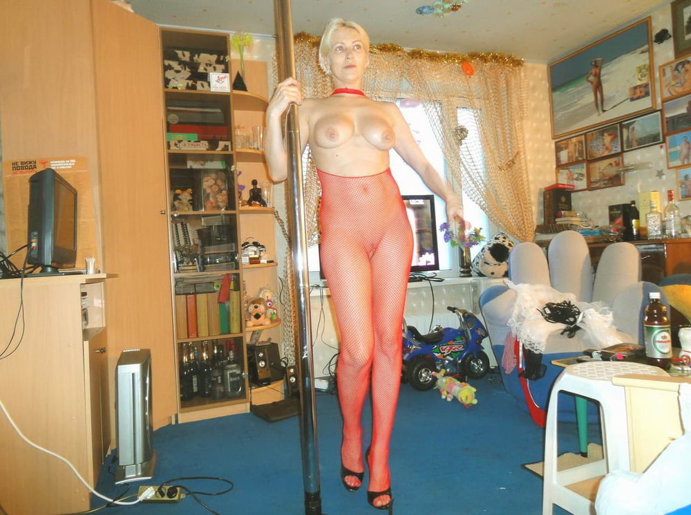 ロシアの成熟した売春婦が自宅でセックスパーティー
 #103009820
