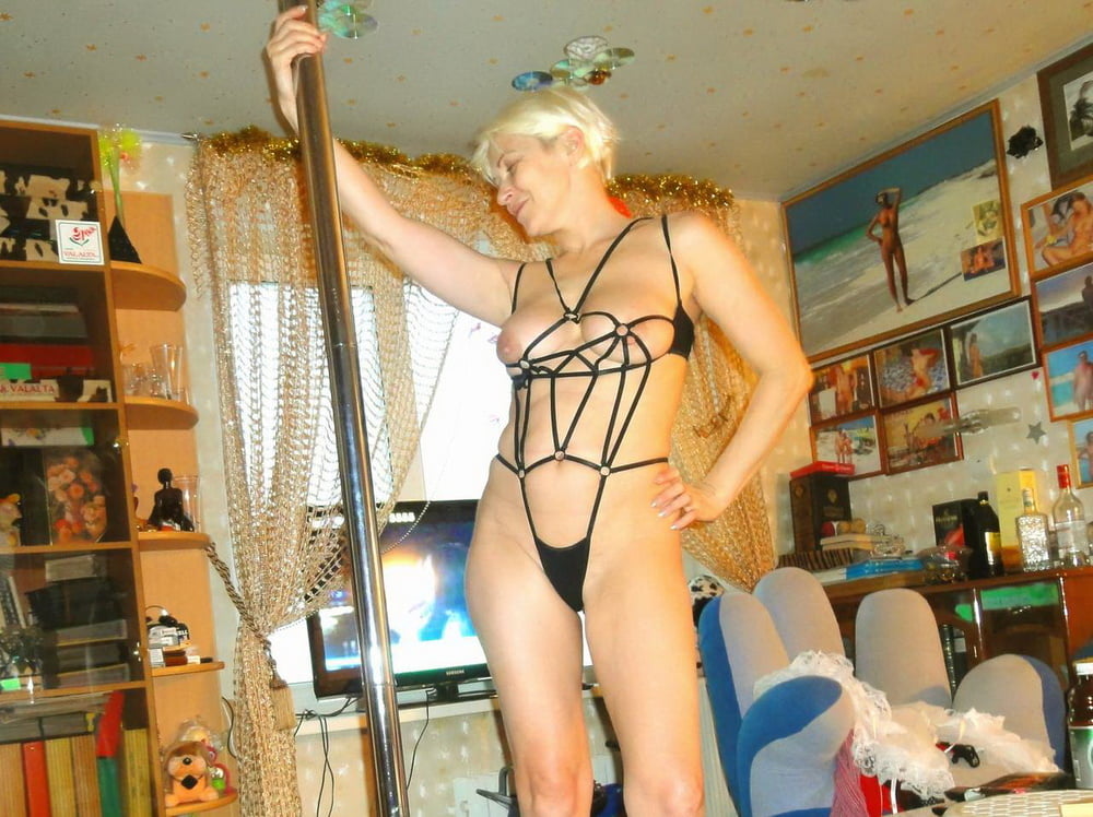 ロシアの成熟した売春婦が自宅でセックスパーティー
 #103009890